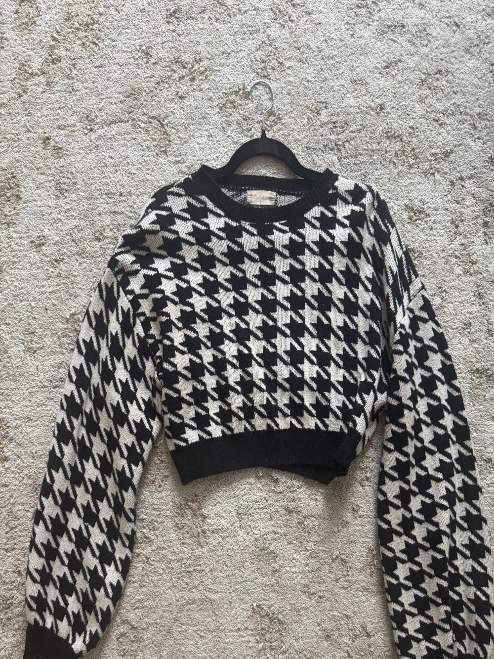 Altar’d State Black and White Houndstooth Cropped Sweater